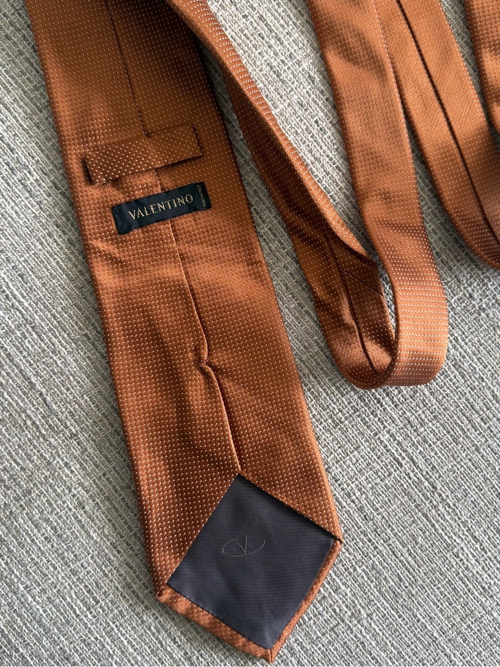 Valentino Burnt Orange Textured Silk Tie - Picture 2 of 3
